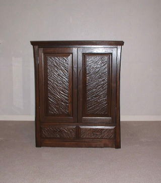 �i���ނ̃L���r�l�b�g�@���͒������̖x�Ղ��c�����F