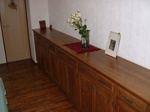 4���̃L���r�l�b�g