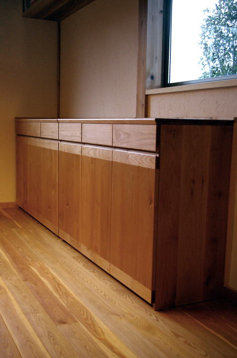 ��2700�̃��r���O���[