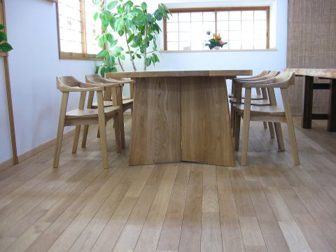 �e�[�u����