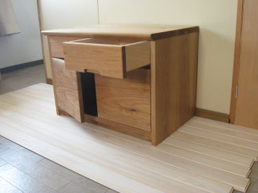 �ӓ��̃L���r�l�b�g�����o�������J�����Ƃ���