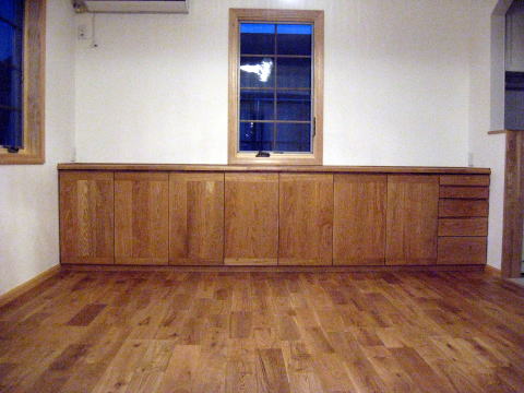 3.3m�̃��r���O�{�[�h�@�z���C�g�I�[�N��