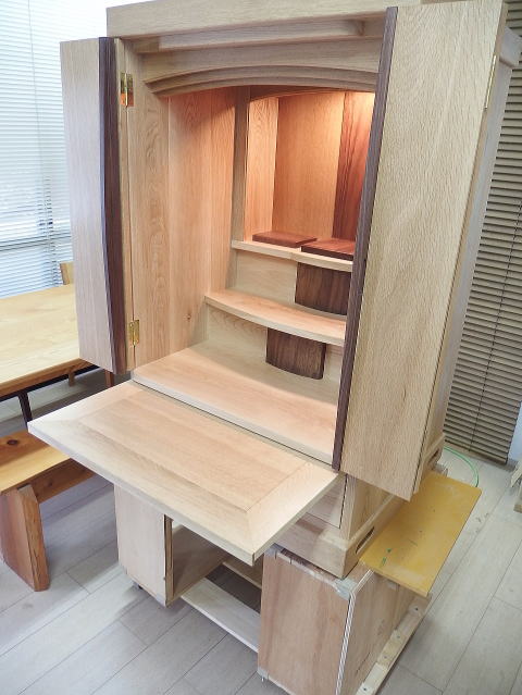 �i���ޕ��d�΂ߏォ�猩���Ƃ���V�������o�Ă��܂�